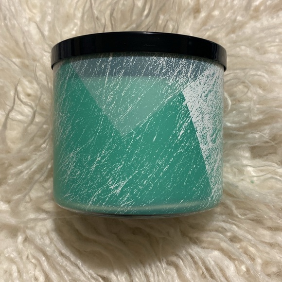 NWT! Bath and Body Works candle! - Picture 7 of 8